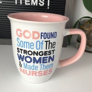 😍📹 God found some of the strongest women and made them nurses mug